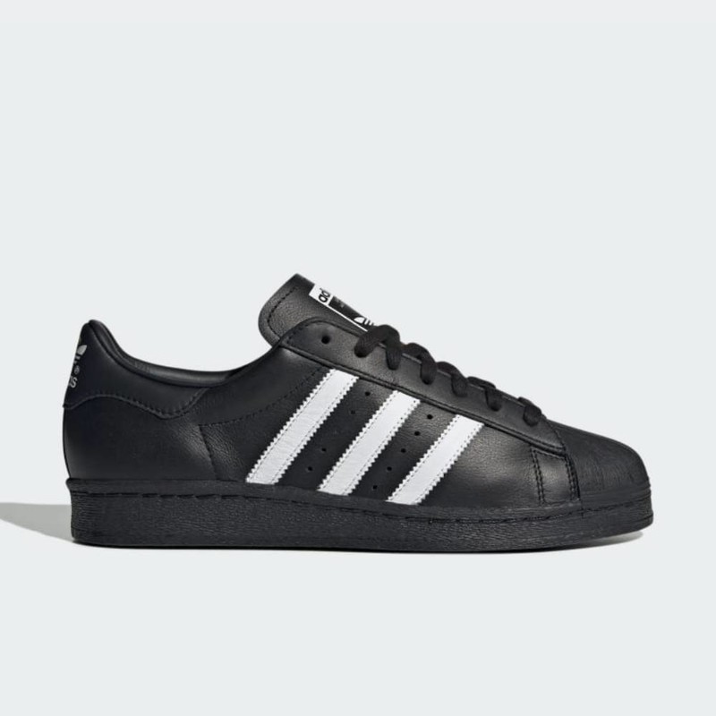 Superstar black white store